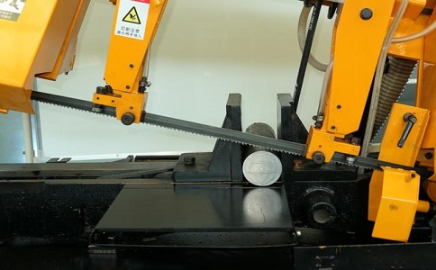 兴国数控带锯床自动送料精度会出现偏差吗？