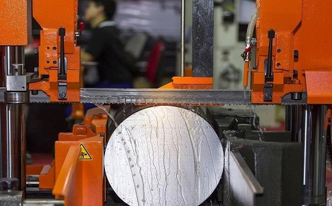 兴国立式金属带锯床切削出现跑带故障解决方法! 兴国立式金属带锯床切削出现跑带故障解决方法!